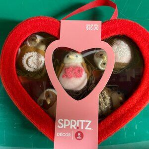 Target SPRITZ Valentine’s Day Featherly Friends Heart Chocolate Box 5 Mini Birds